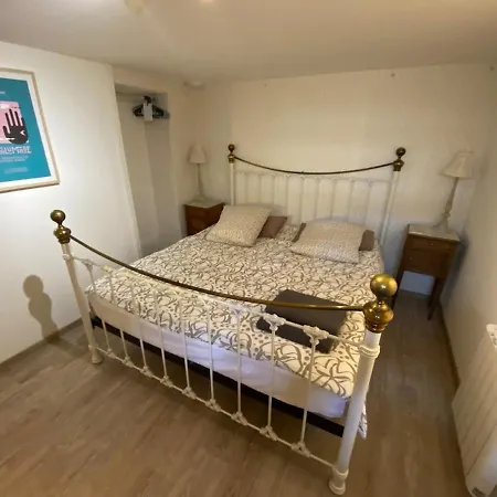 2 Bedrooms, 3 Beds, Private Terrace, 30 M From